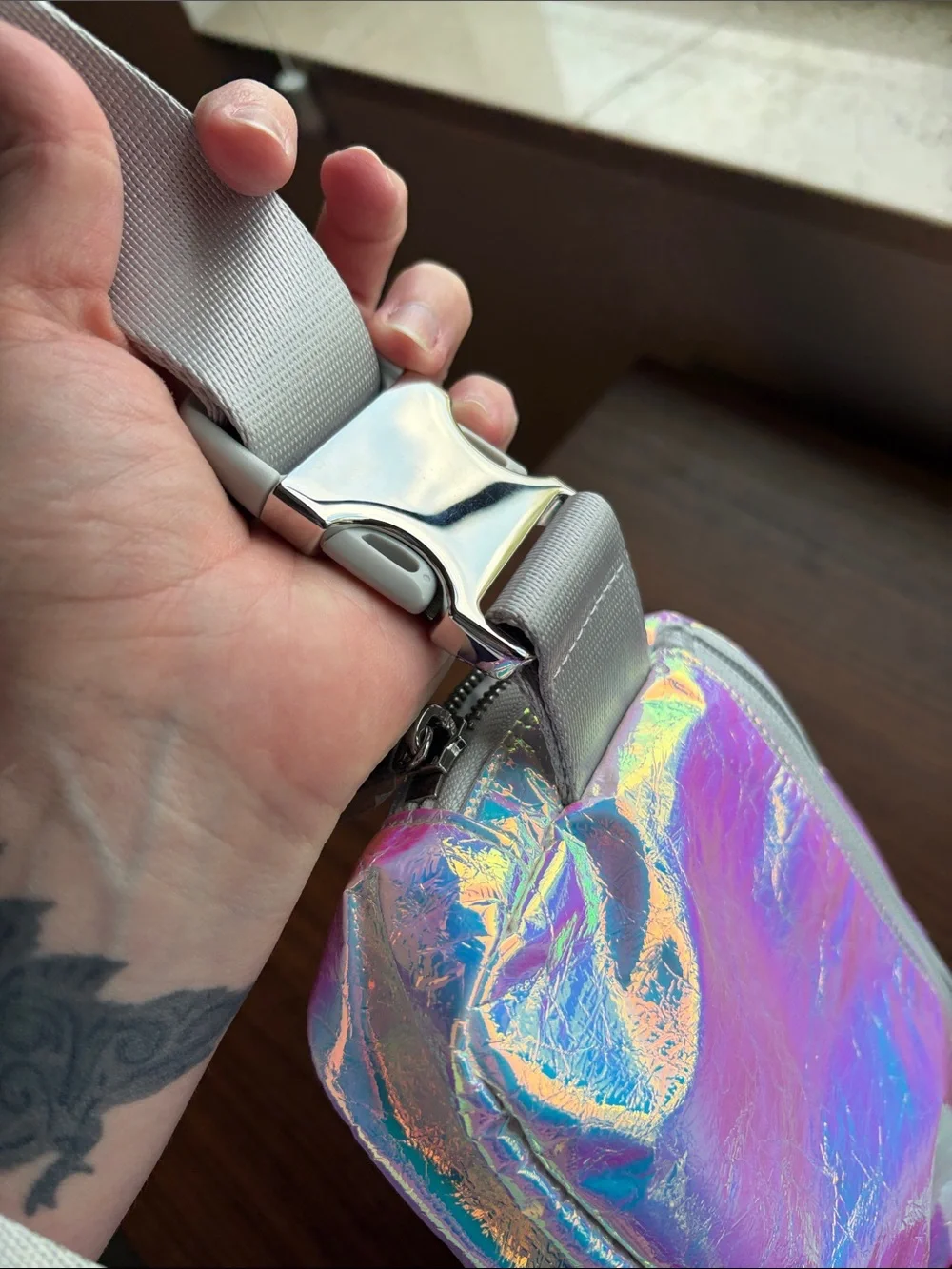 Lululemon everywhere belt bag (iridescent) - Picture 9 of 11